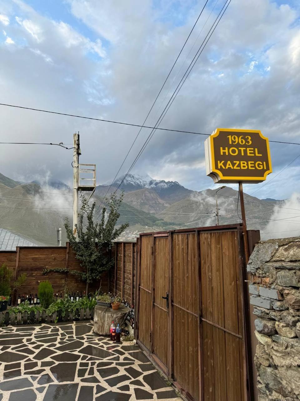 Hotel Kazbegi 1963 Exteriör bild